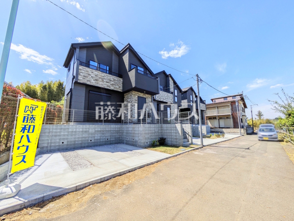 ≪接道状況≫同時期に生活をスタートさせるご家族の多い分譲地は、困ったときも心強い存在になりそうですね！　【稲城市平尾２丁目】