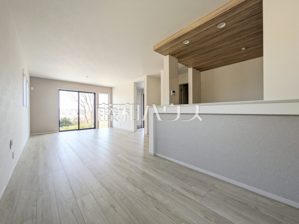 ≪1号棟　リビング≫採光溢れるリビングで、家族団らんのひと時をお過ごし下さい。　【稲城市平尾２丁目】