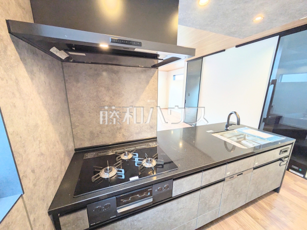 キッチン　【杉並区阿佐谷南１丁目】
ご家族の様子を確認しながら調理ができる対面キッチン　