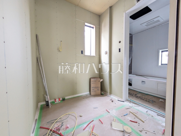 B号棟　洗面室(施工中)　【練馬区土支田３丁目】
