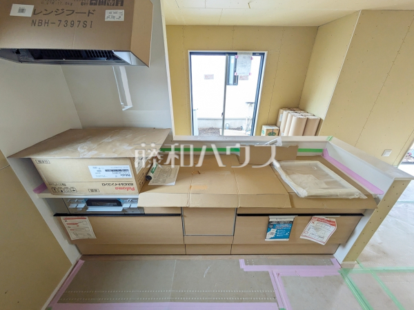 C号棟　キッチン(施工中)　【練馬区土支田３丁目】