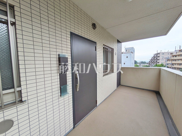 ≪玄関≫【プレシス多摩永山レヴィエ】