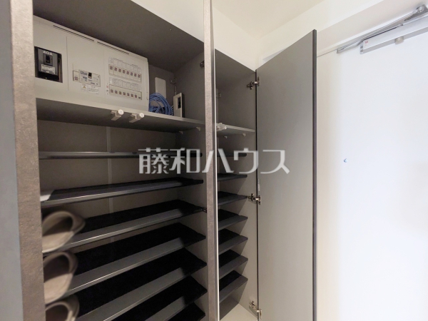 玄関収納　【クレストフォルム高幡不動サウスコート】