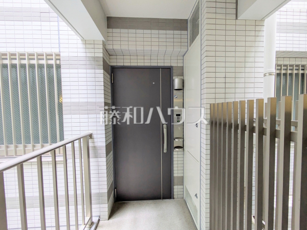 玄関ポーチ　【クレストフォルム高幡不動サウスコート】