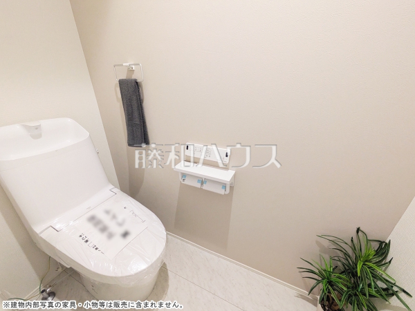 ２号棟　トイレ　【三鷹市大沢１丁目】
きれいでさわやか、ウォシュレット付きトイレ　