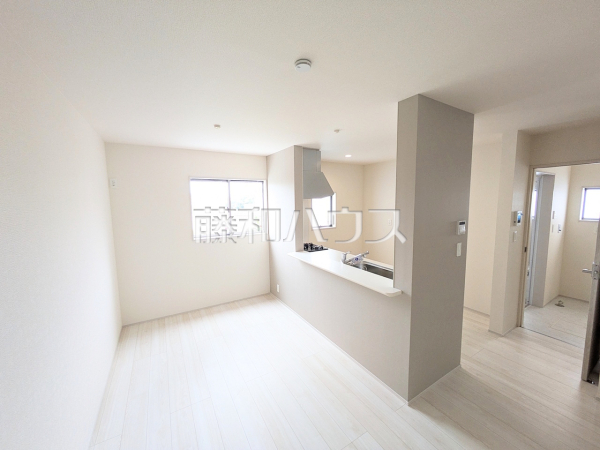 1号棟　リビング　【北中城村字瑞慶覧】