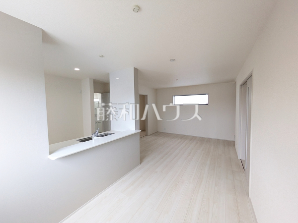 1号棟　リビング　【北中城村字瑞慶覧】