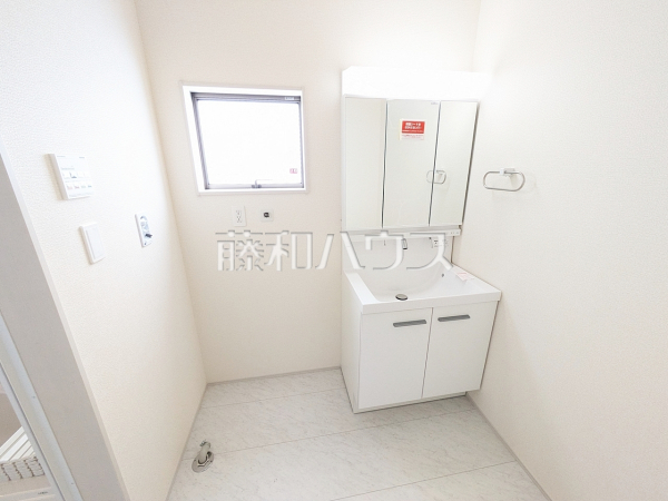 1号棟　洗面室　【北中城村字瑞慶覧】