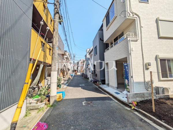 接道状況および現場風景/お住まい探しは、家の良し悪しだけでなく周辺環境も重要なポイントです。ぜひ一度お客様の目でご覧ください。　【杉並区堀ノ内３丁目】