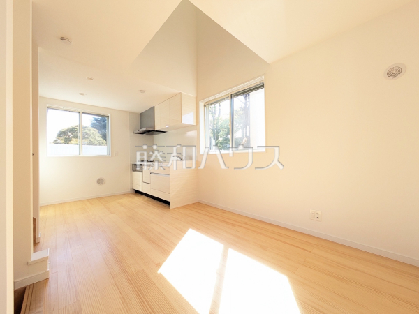 リビング　【杉並区堀ノ内３丁目】