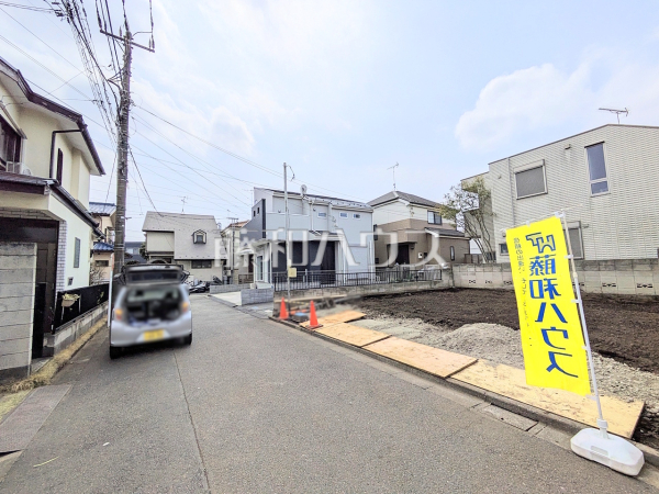 ≪接道状況≫周辺は落ち着いた雰囲気の住宅地です。小さなお子様がいるご家庭も安心です。　【府中市西府町４丁目】