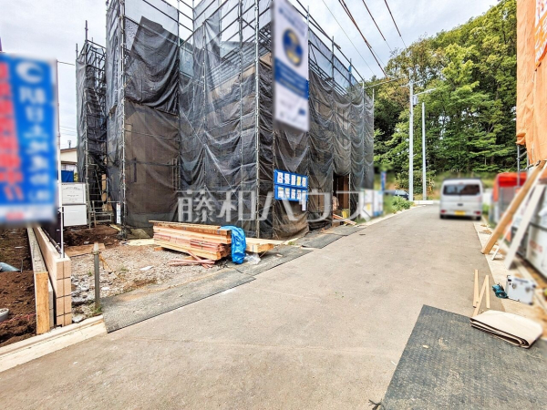 接道状況および現場風景　【所沢市大字北秋津】 建物のプレゼンをさせていただきますので、実際の完成イメージを思い描いていただくことができます。お気軽にお問合せ下さい。 