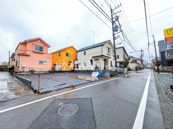 接道状況および現場風景　【八王子市元横山町１丁目】見学はしたいけど、なかなか時間が取れない…そんな方に出勤前や仕事終わりに見学できるようにサポートをいたします。
