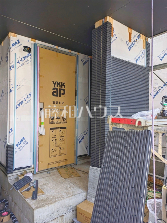 1号棟　玄関　【八王子市元横山町１丁目】