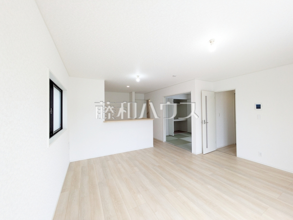 2号棟　リビング　【宜野湾市上原２丁目】