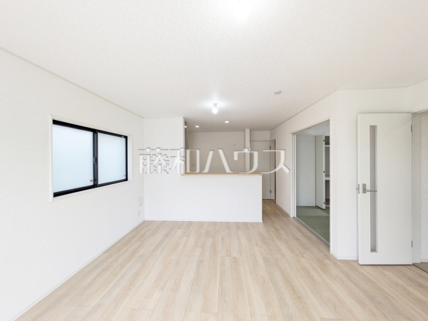 2号棟　リビング　【宜野湾市上原２丁目】