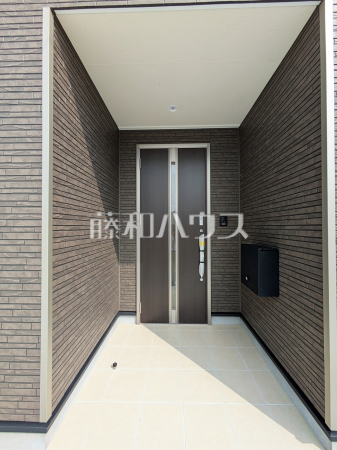 2号棟　玄関　【宜野湾市上原２丁目】