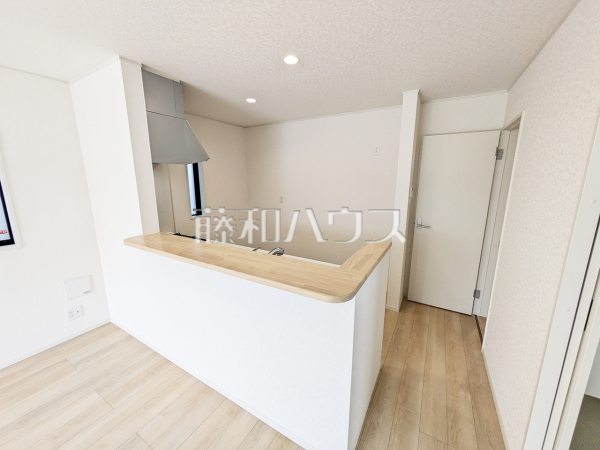 2号棟　キッチン　【宜野湾市上原２丁目】