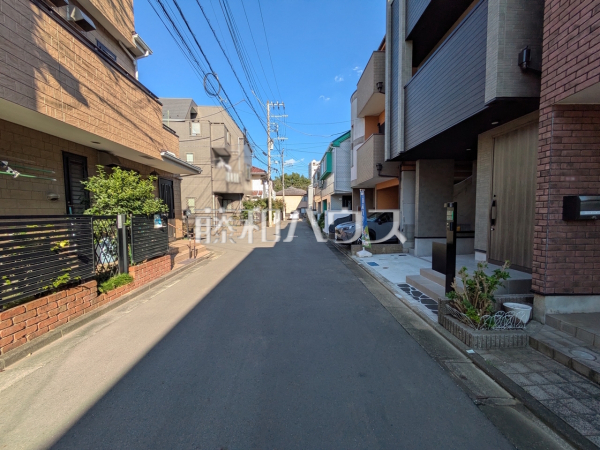 接道状況および現場風景 【杉並区上高井戸1丁目】 接道状況および現場風景 【杉並区上高井戸1丁目】