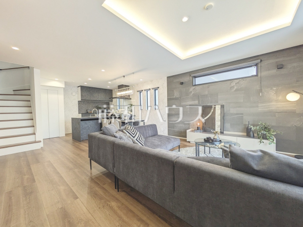 リビング　【東大和市南街６丁目】