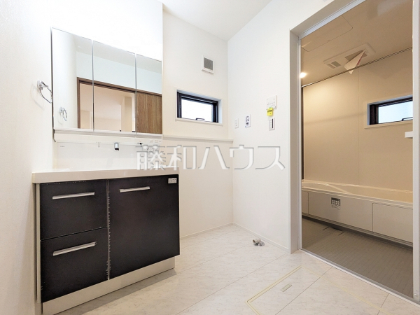 洗面室　【新座市片山２丁目】