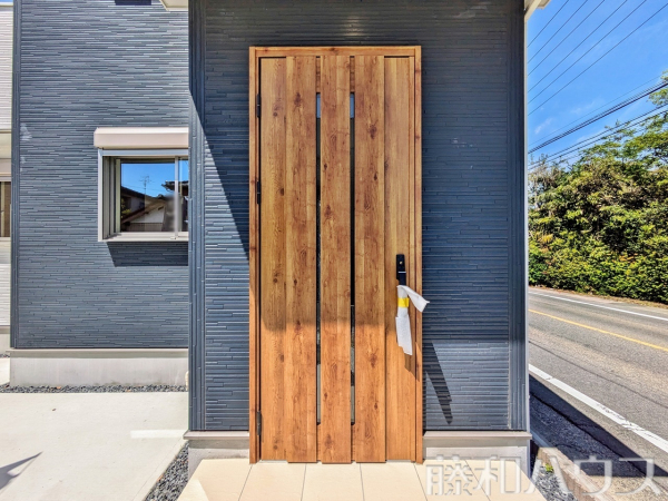 1号棟　玄関　【春日井市上田楽町】