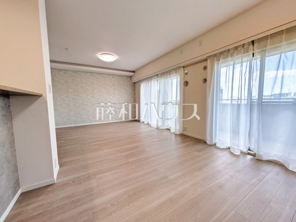 リビング　【フェアヒルズ南大沢シエルコート】