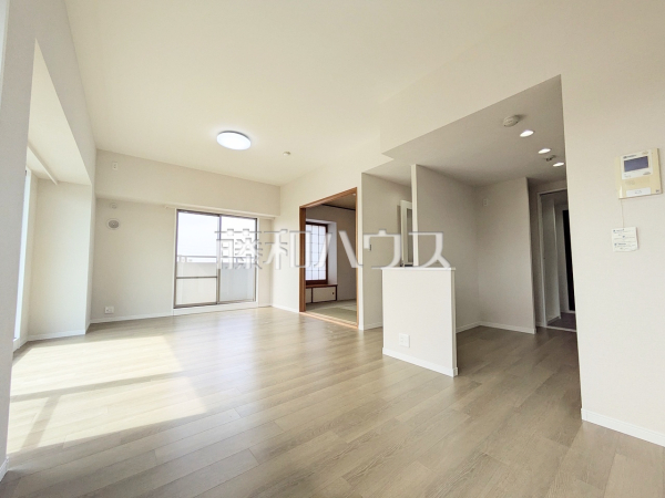 リビング　【稲城パークホームズ】