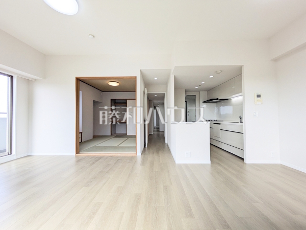 リビング　【稲城パークホームズ】