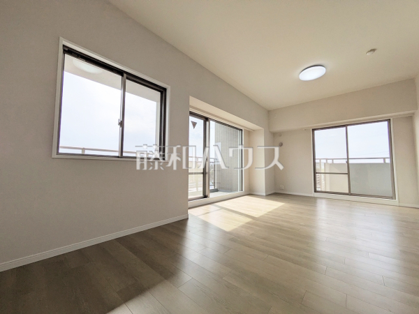 リビング　【稲城パークホームズ】