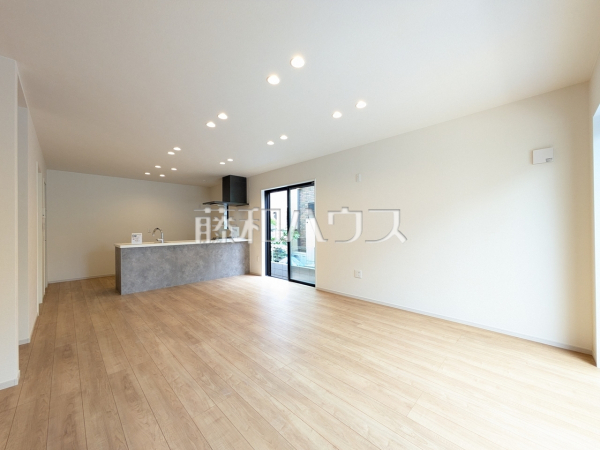 リビング　【小金井市貫井南町５丁目】