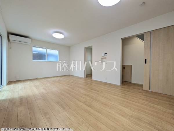 1号棟　リビング　【八王子市万町】