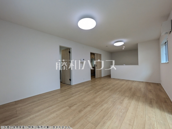 1号棟　リビング　【八王子市万町】