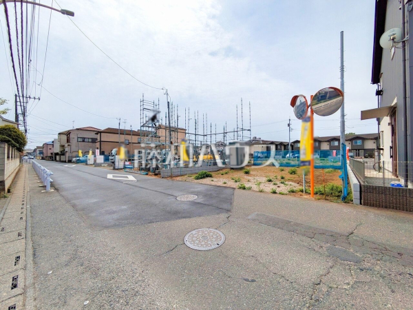 接道状況および現場風景　【新座市新堀２丁目】喜んでご案内いたしますのでお気軽にお問合せ下さい。