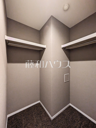 ウォークインクローゼット 【アイムふじみ野西三番館】 ウォークインクローゼット 【アイムふじみ野西三番館】