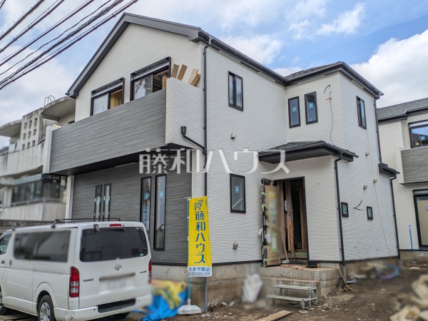 長期優良住宅の全２棟になります。１階LDK＋水回りで家事同線もよく、生活しやすい間取です。　　外観　【練馬区大泉学園町８丁目】