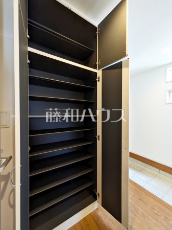 玄関収納　【新座市栄２丁目】