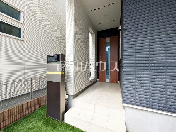 玄関　【新座市栄２丁目】
