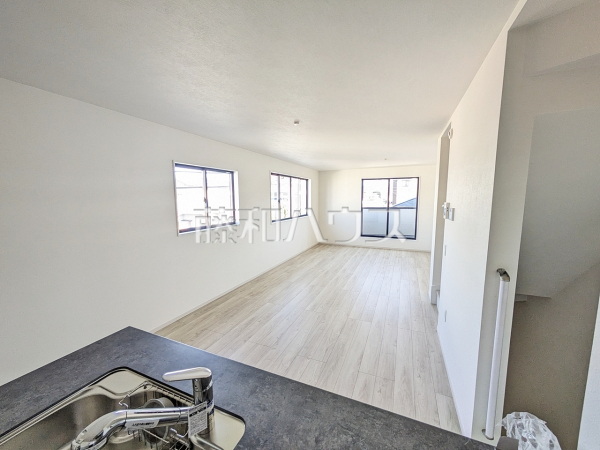 3号棟　リビング　【福岡市西区小戸３丁目】