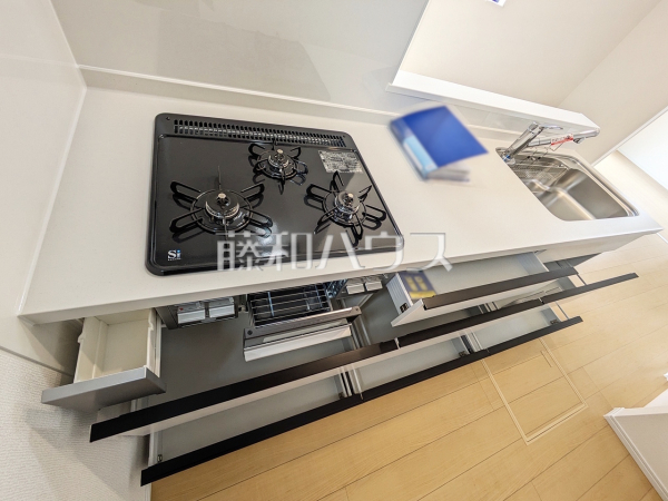 2-A号棟　キッチン収納　【東久留米市南沢４丁目】