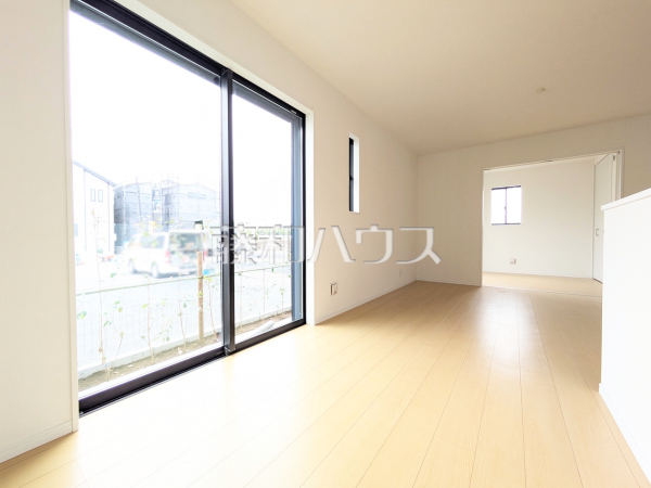 2-A号棟　リビング　【東久留米市南沢４丁目】