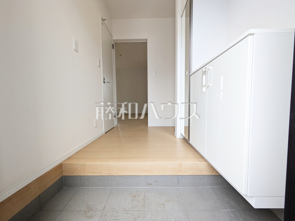 2-A号棟　玄関　【東久留米市南沢４丁目】