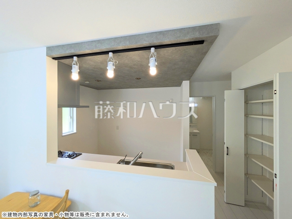 2号棟　キッチン　【沖縄市字登川】