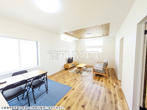 リビング　【宜野湾市大山４丁目】