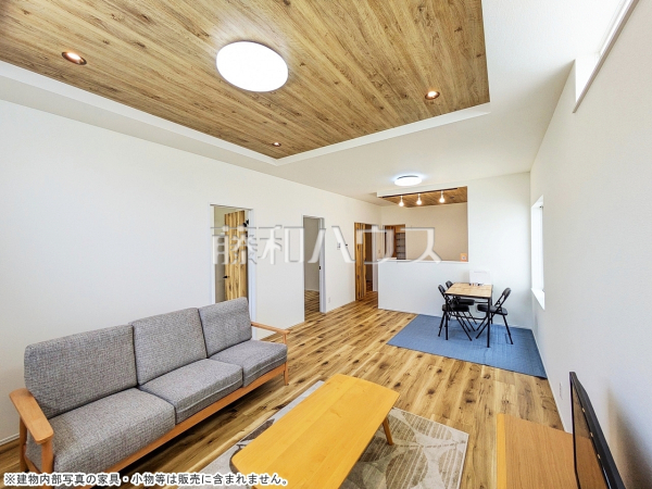 リビング　【宜野湾市大山４丁目】