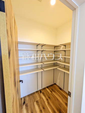 収納　【宜野湾市大山４丁目】