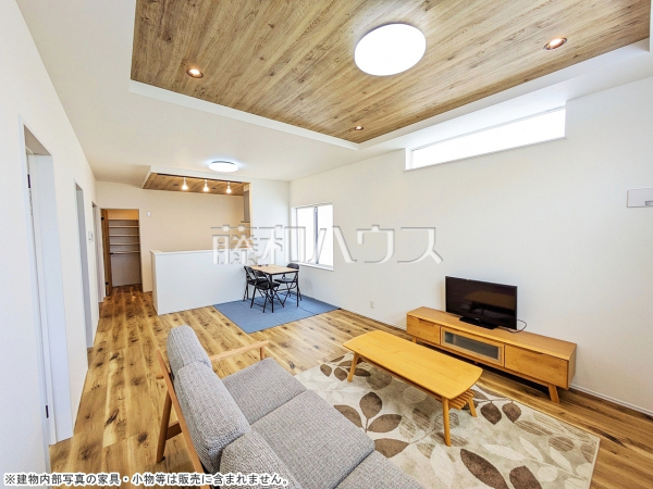 リビング　【宜野湾市大山４丁目】