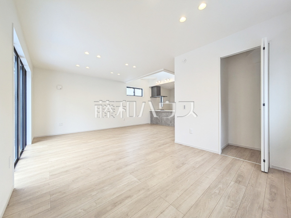 リビング　【西東京市南町１丁目】