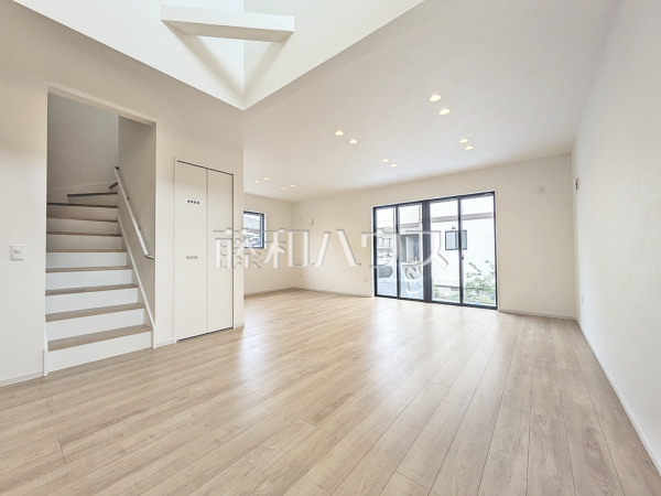 リビング　【西東京市南町１丁目】