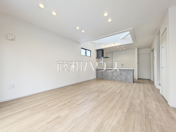 リビング　【西東京市南町１丁目】